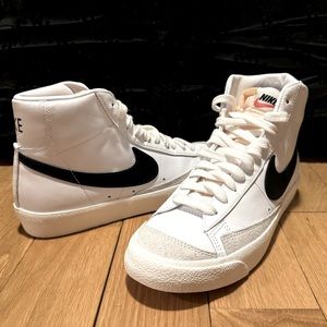 NIKE BLAZER MIDS NWOT